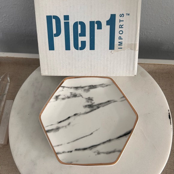 Pier 1 Jewelry - Pier One marble with gold trim keepsake gray- NIB- NWT